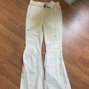 BLANK PAGE white jeans super flare.